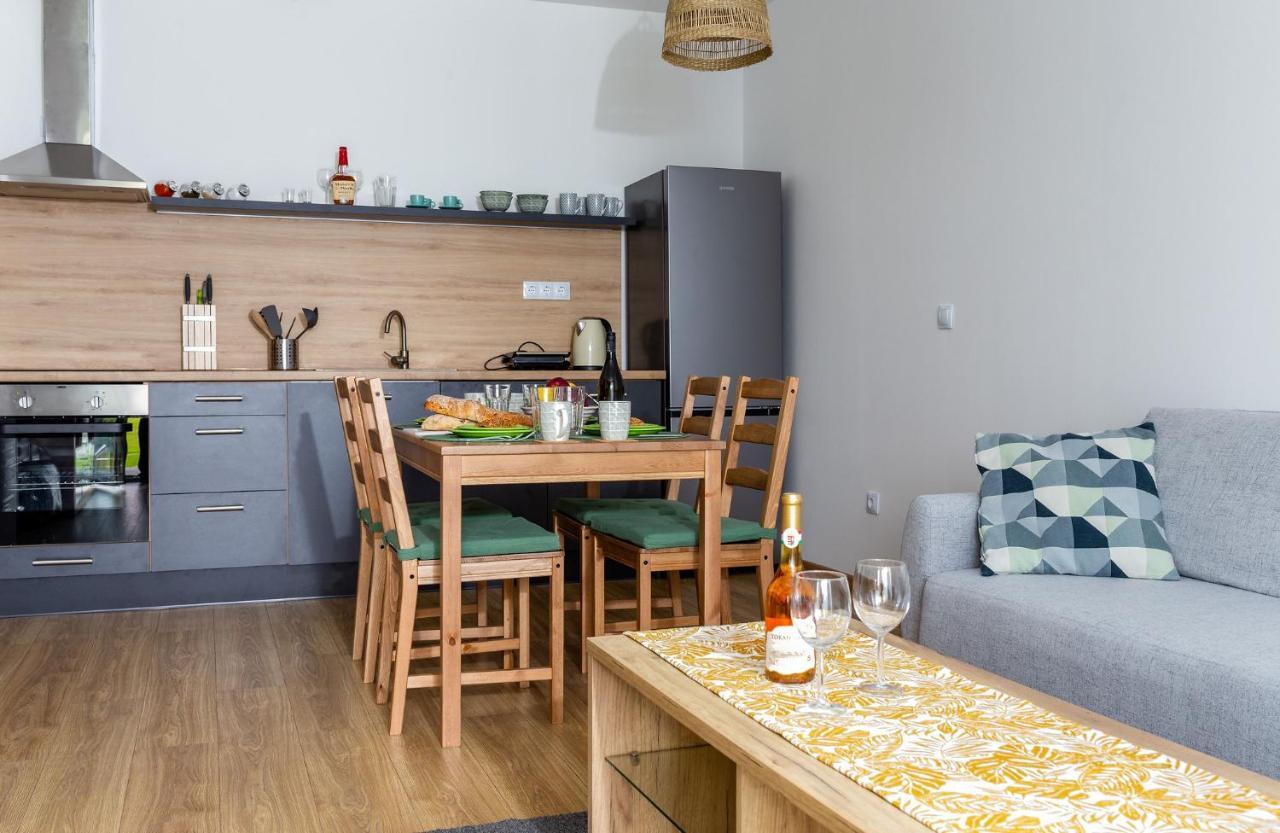 City And Thermal Apartman Győr Esterno foto